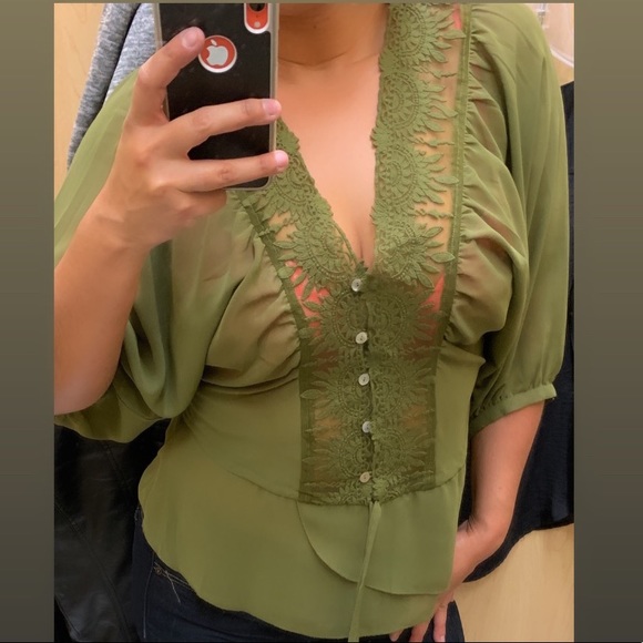 Daniel Rainn green sheer top with knitted detail. - Picture 5 of 6